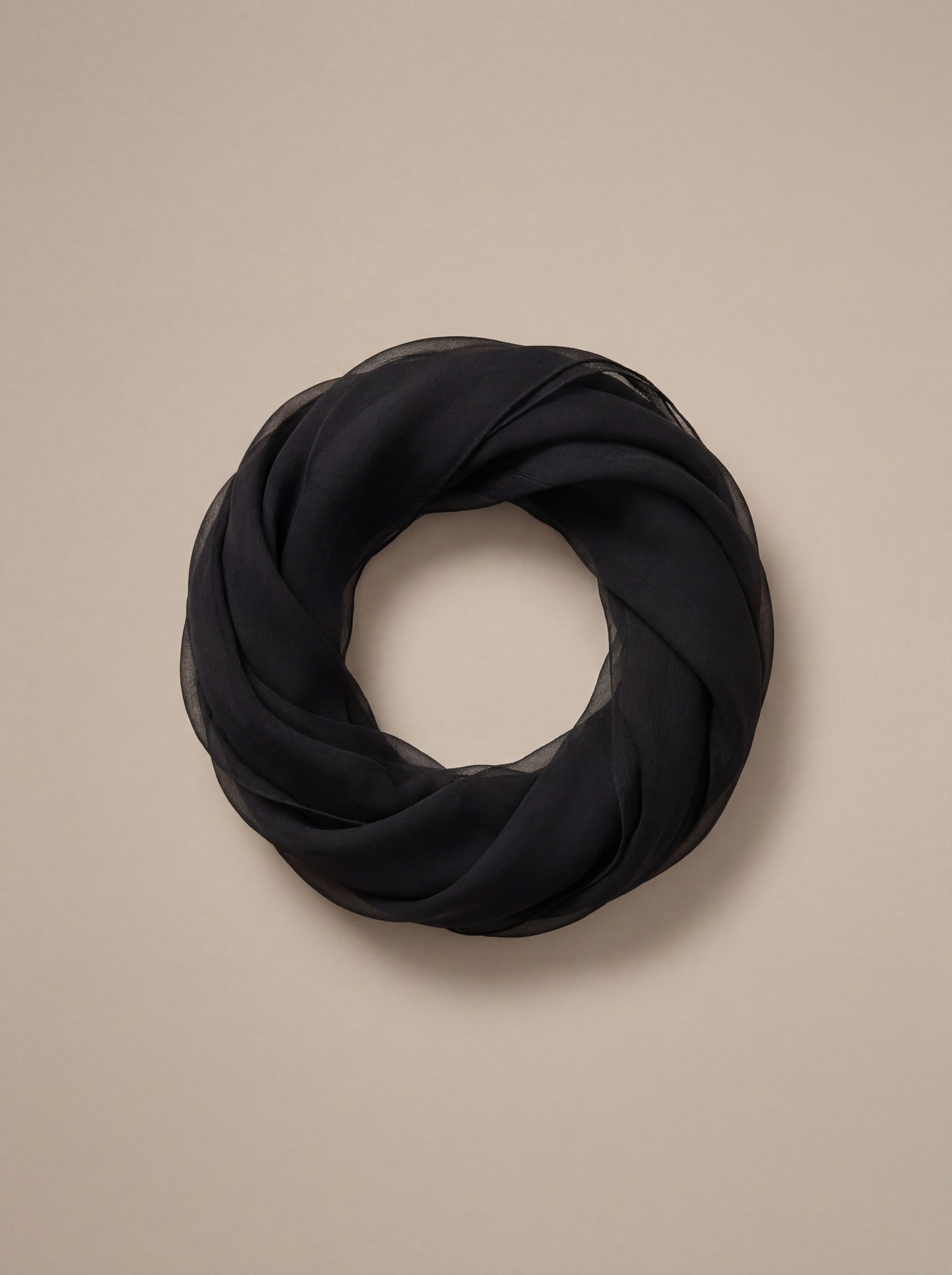 Écharpe/châle en soie noire Dolce & Gabbana, 167 cm x 126 cm