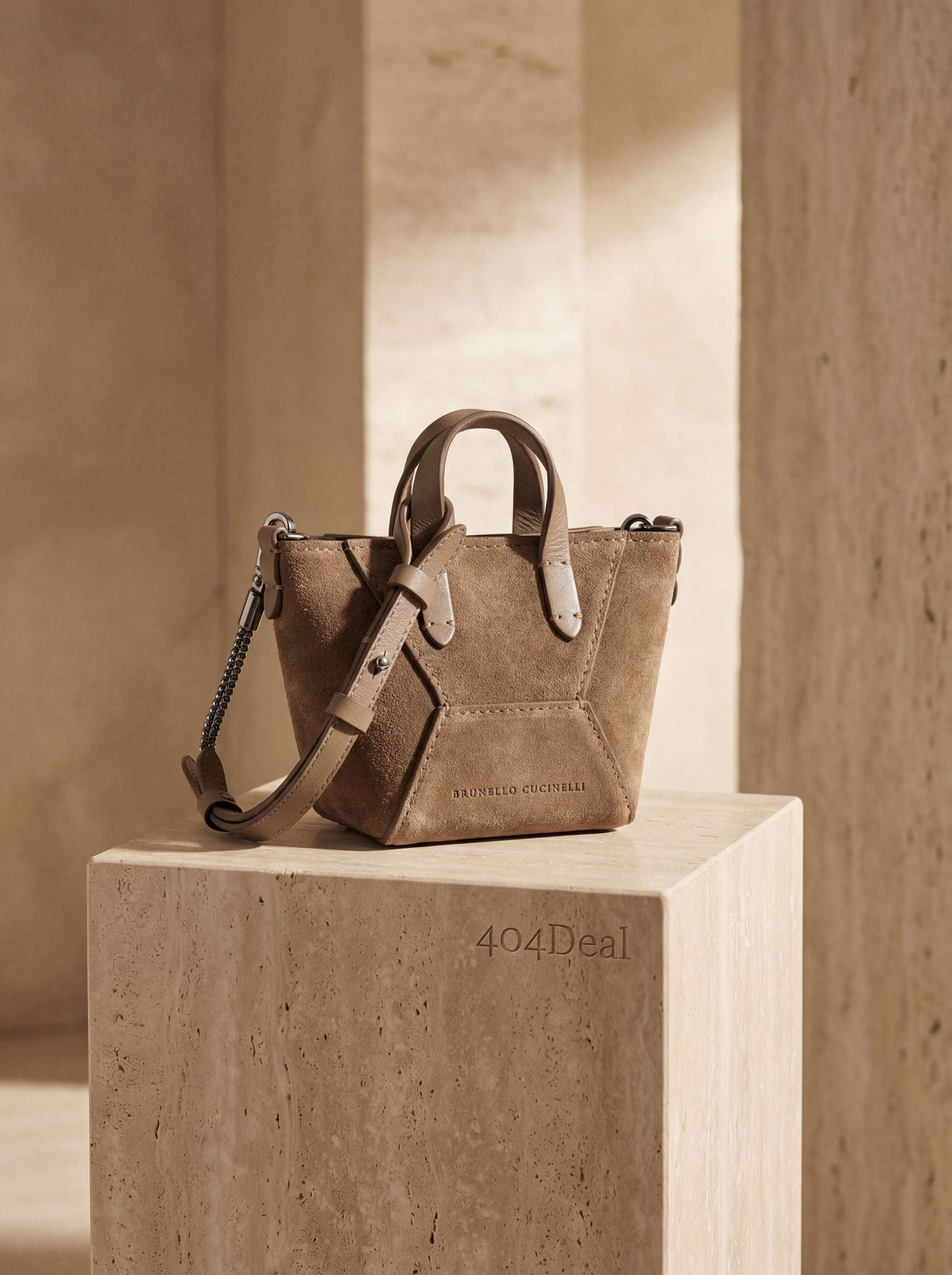 Sac bandoulière Bos Taurus en cuir de veau marron Brunello Cucinelli