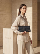 Sac long Jacquemus Le Bambino en cuir noir