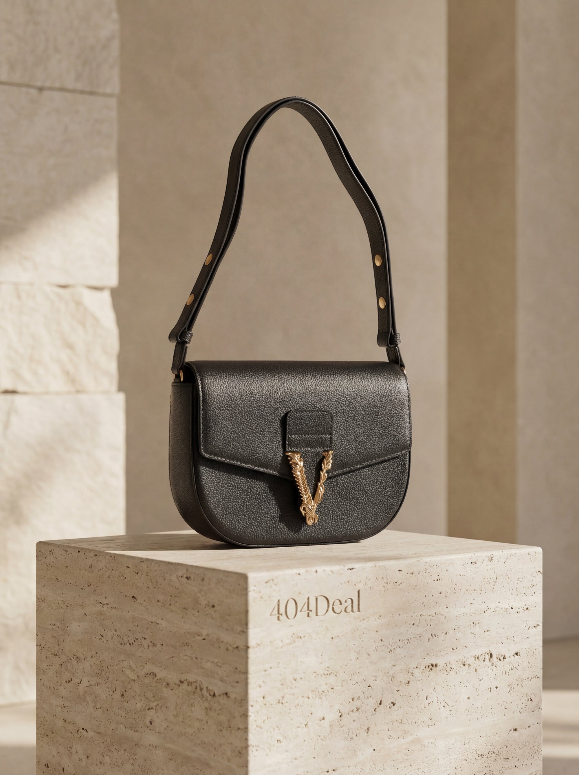 Sac bandoulière Versace en cuir de veau grainé noir avec logo